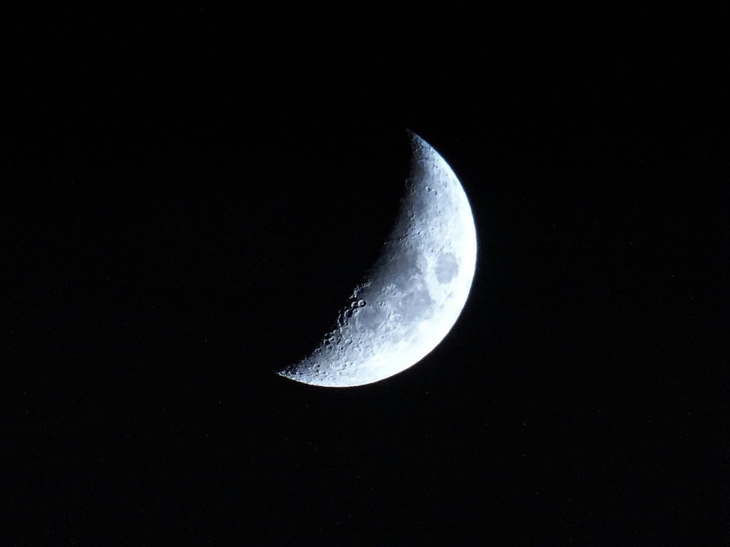 Cuarto creciente es llamada una de las fases de la luna. Calendario Lunar